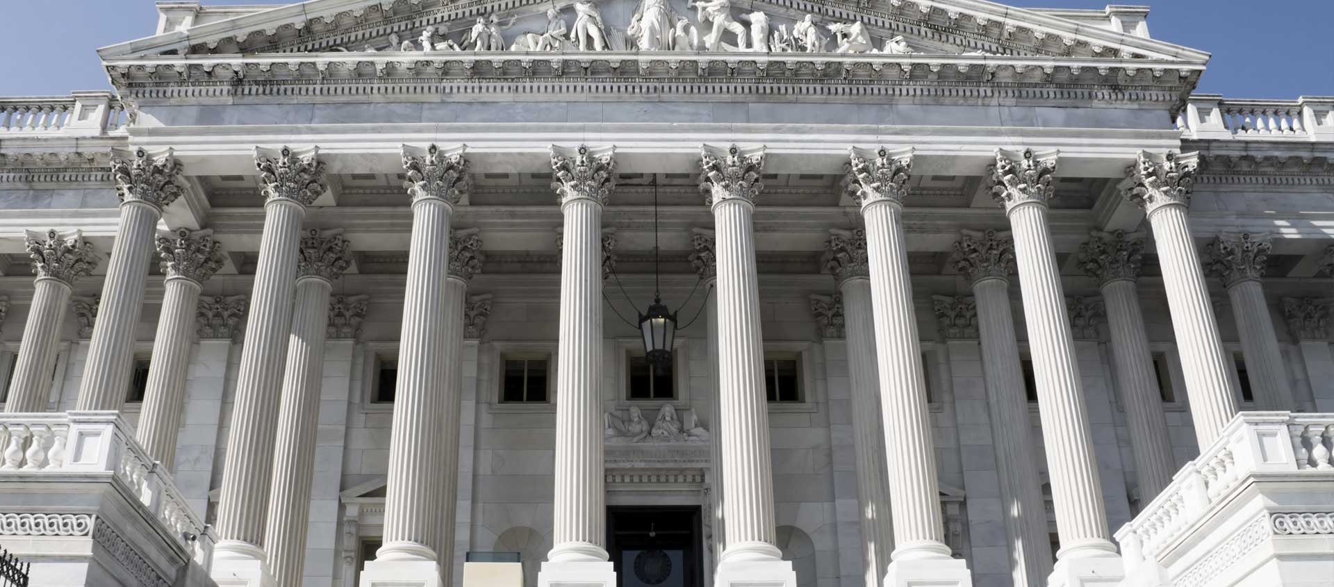 Представительство имущественных интересов юр. лиц и защита прав учредителей в Апатитах
